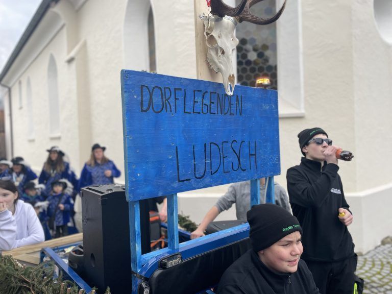 Die "Dorflegenden Ludesch" ließen sich den Umzug nicht entgehen.