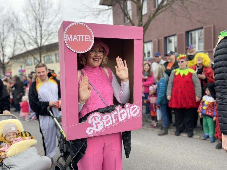 Barbie im Karton gab es auch zu sehen.
