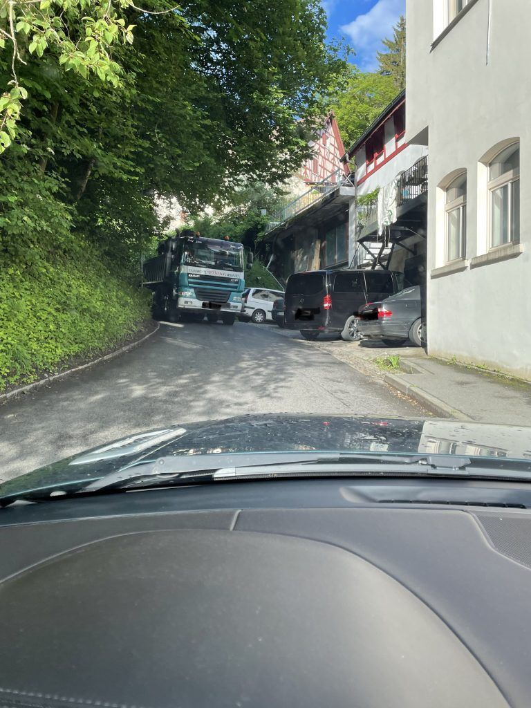 Rasende Radler und E-Scooterfahrer machen Bregenzer Fußgängerzone zur Gefahrenzone