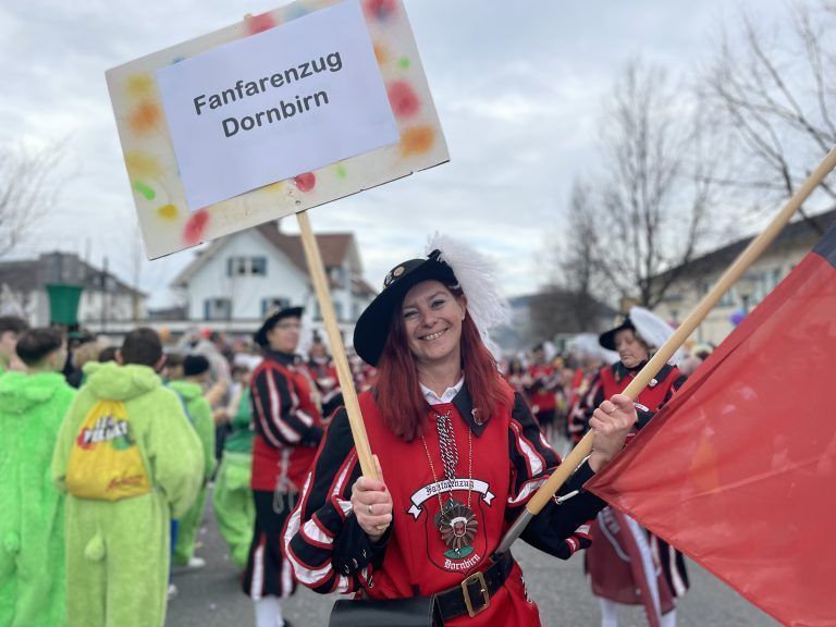 Gabi Reumüller und der Fanfarenzug kamen extra mit dem Zug aus Dornbirn angereist.