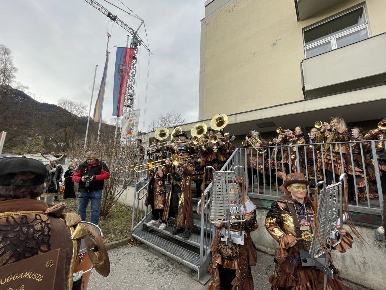 ... und spielten vor dem Rathaus noch einmal groß auf.