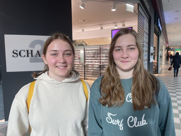 Emilia (15 Jahre) und Sophia (15 Jahre).