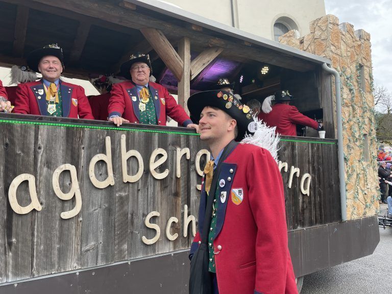 Die Jagdbergnarren Schlins ließen sich das Spektakel in der Nachbargemeinde nicht entgehe.