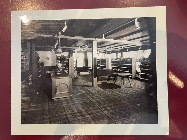 Die Familie hat ein leer stehendes ehemaliges Schuhgeschäft in ein modernes Restaurant verwandelt.