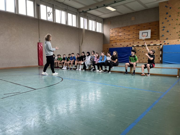 Zuerst ging es um die Themen der vergangenen Einheiten. <span class="copyright">VN/Plesch</span>