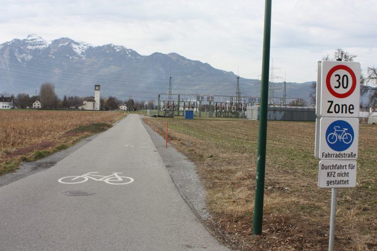 Des Sennhofweg in Brederis wurde zur Fahrradstraße ernannt.