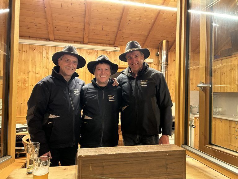Hermann "Lolo" Loretz, Sprecher des Abends, mit den beiden Kassieren Patrick Loretz und Robert Hartmann.