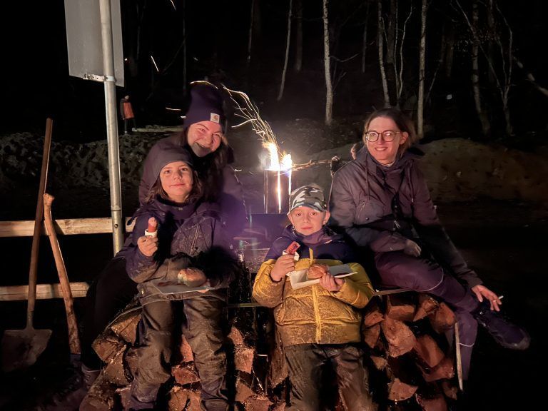 Simone und Jeanette sind mit Sohn Joaquin und Freund Nico extra von Götzis nach Amerlügen gekommen.