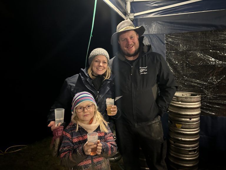 Martina Erath und Thomas Erath sowie ihre Tochter Hermine genossen den Abend in vollen Zügen.