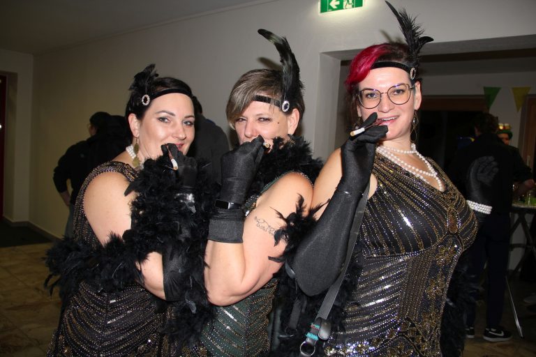 Aus den 20-Jahren kamen diese drei Ladies.