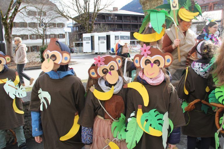 Die Kinder der Volksschule Schruns waren als Affen unterwegs.<span class="copyright"> ALLE BILDER:STL</span>