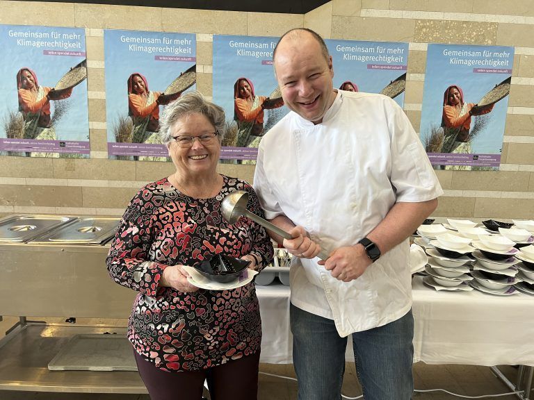 Ingrid Härle mit Küchenchef Stefan Hechenberger.