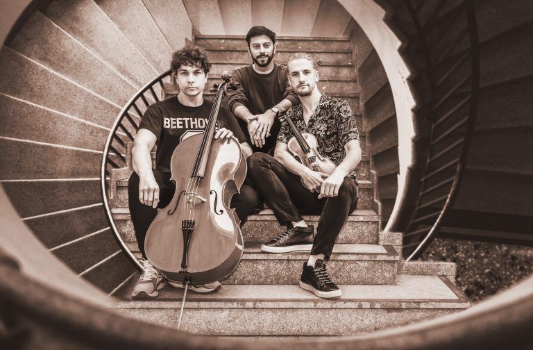 Johannes Fleischmann (Violine), Konstantin Manaev (Violoncello), Philipp Scheucher (Klavier)