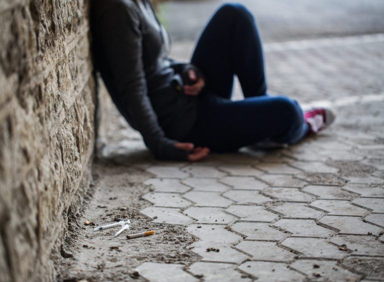 Eine Probe von Carfentanyl wurde bei einem Süchtigen in einem Münchner Park sichergestellt. <span class="copyright">symbol/adobe Stock</span>