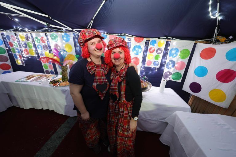 Marlena Moosbrugger und Annelies Böhler vom benachbarten Gasthaus „Kreuz“.
