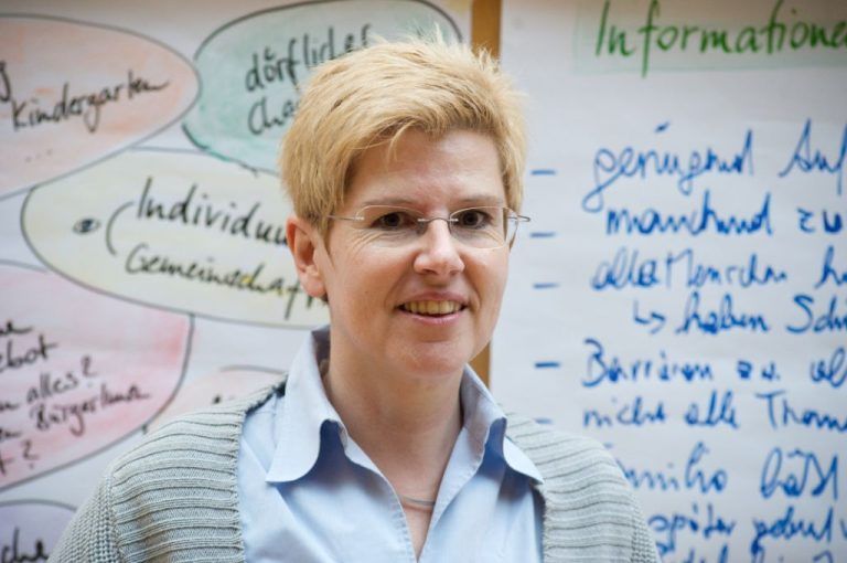 Kulturwissenschaftlerin Kriemhild Büchel-Kapeller hebt die Bedeutung der Lebensqualität als Argument hervor, im Land zu bleiben: „Arbeiten, wo andere Urlaub machen.“ <span class="copyright">Foto: Land Vorarlberg</span>