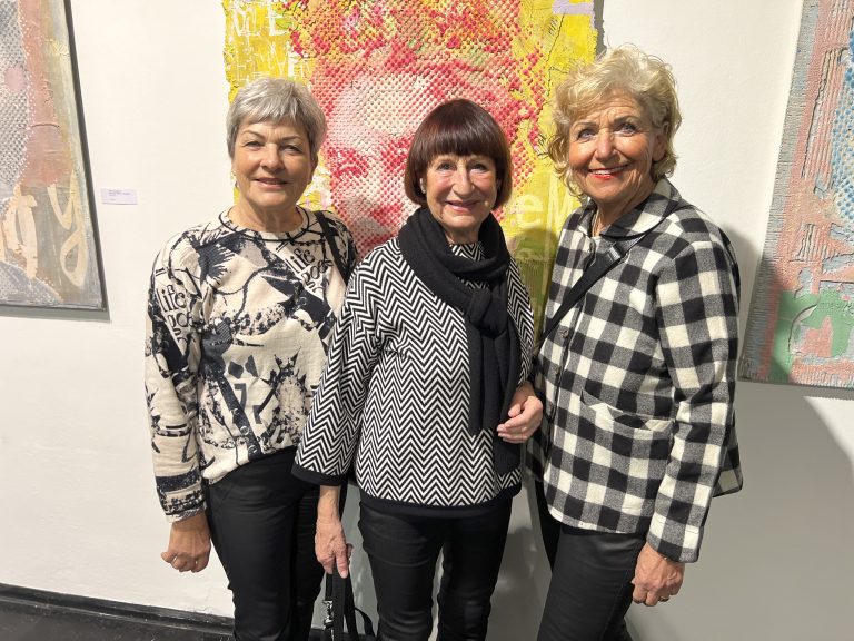 Künstlerische Damenrunde: Brigitte Bösch, Margrit Bitschnau und Edith Fuchs.