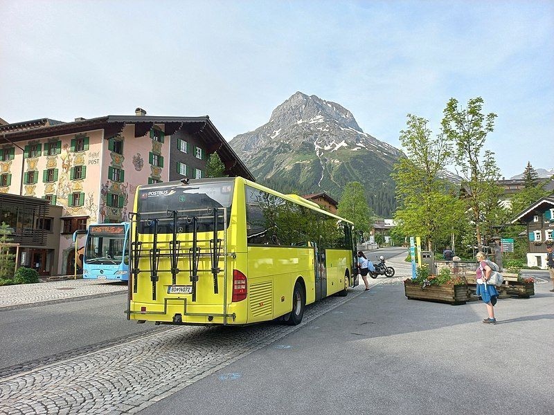 Wie ein Chauffeur die Postbus AG in Lech einen Sommer lang hinterging