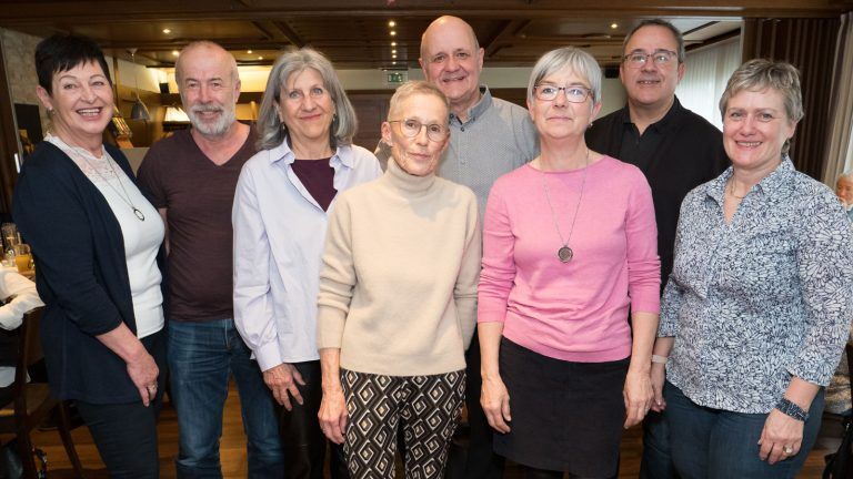 Agnes Mittelberger (Kassierin), Werner Kathan (Sportwart), Helga Matt (Medien), Anita Watzenegger (Beirat), Obmann Ewald Nachbaur, Koni Hödl (Beirat), Reinhold Nachbaur (Obmann-Stv.) und Monika Marte (Schriftführerin). - © Armin Loacker