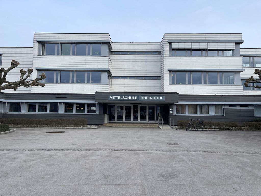 Jugendlicher prügelte auf Schuldirektor ein
