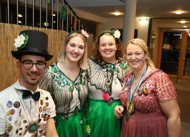 Prinzessin Desiree (r.) mit einigen ihrer Seerosen.