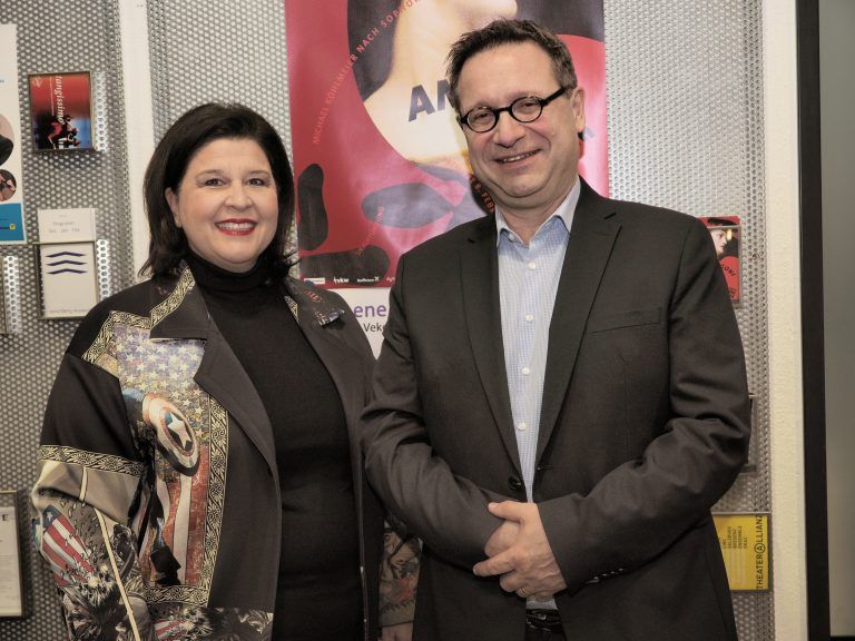 Verena Brunner-Loss (Buchhandlung Brunner) mit Bernhard Borovansky (Braunmüller Verlag).