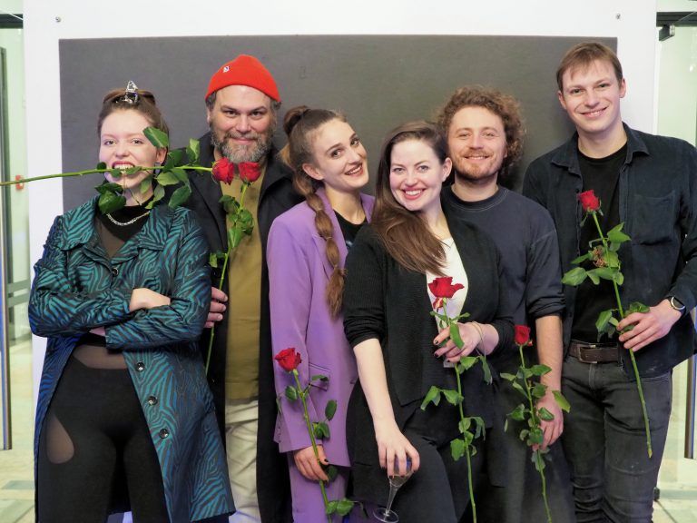 Die Schauspieler Rebecca Hammermüller, Raphael Rubino, Maria Lisa Huber, Nanette Waidmann, Roman Mucha und Nico Raschner. <span class="copyright">sie</span>