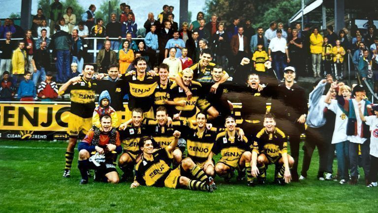 So feierte der SCR Altach den Cupsieg 1998 im ersten Duell mit FK Austria Wien. <span class="copyright">VN</span>