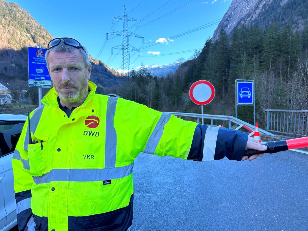 Abfahrverbot von der S 16: „Hier umkehren? Wieso?“