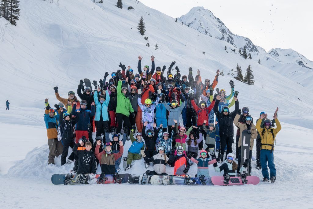 Beim Skifahren die Gemeinschaft fördern
