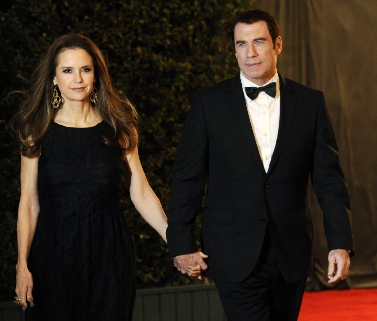 Glückliche Zeiten gemeinsam mit seiner Ehefrau Kelly Preston im Jahr 2011.  <span class="copyright">AP Photo/Chris Pizzello, File</span>