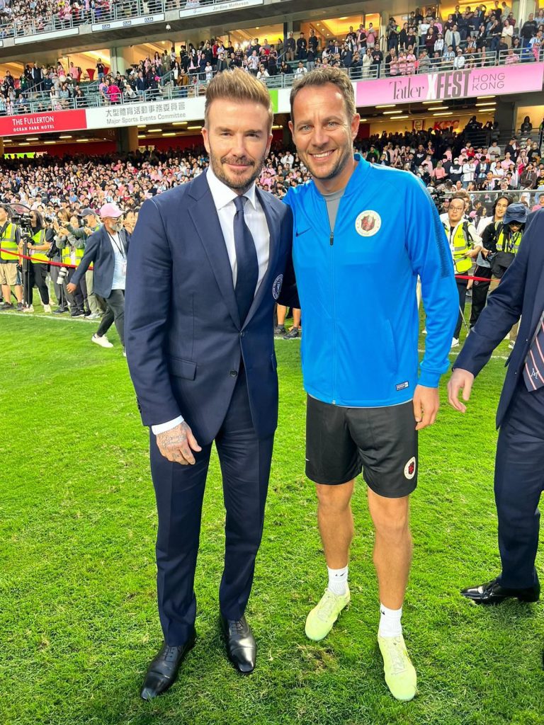 Wolfgang Luisser, Cotrainer der Nationalelf von Hongkong, mit Miami-Besitzer David Beckham. <span class="copyright">VN</span>