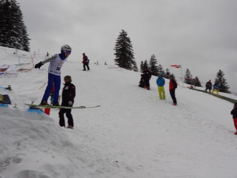 Kilian Gütl als Knirps beim Gugelhupfspringen.