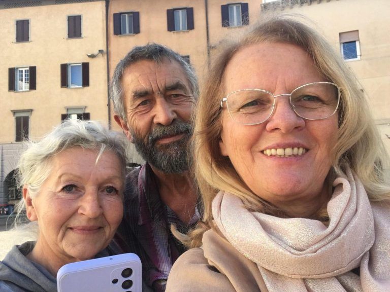 Christine und Manfred Hetzinger aus Oberösterreich sind nach Rom gezogen und halten mit Karin Wagner weiter Kontakt. Hier ein gemeinsames Treffen in Grosseto, in der Toskana. <span class="copyright">Wagner</span>
