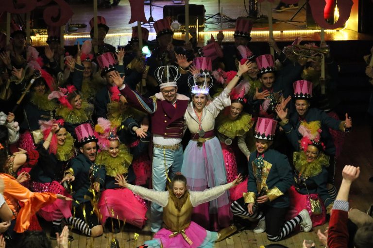 Prinzessin Isabelle und Prinz Cornelius aus Bregenz in ihrer Zirkusmanege.