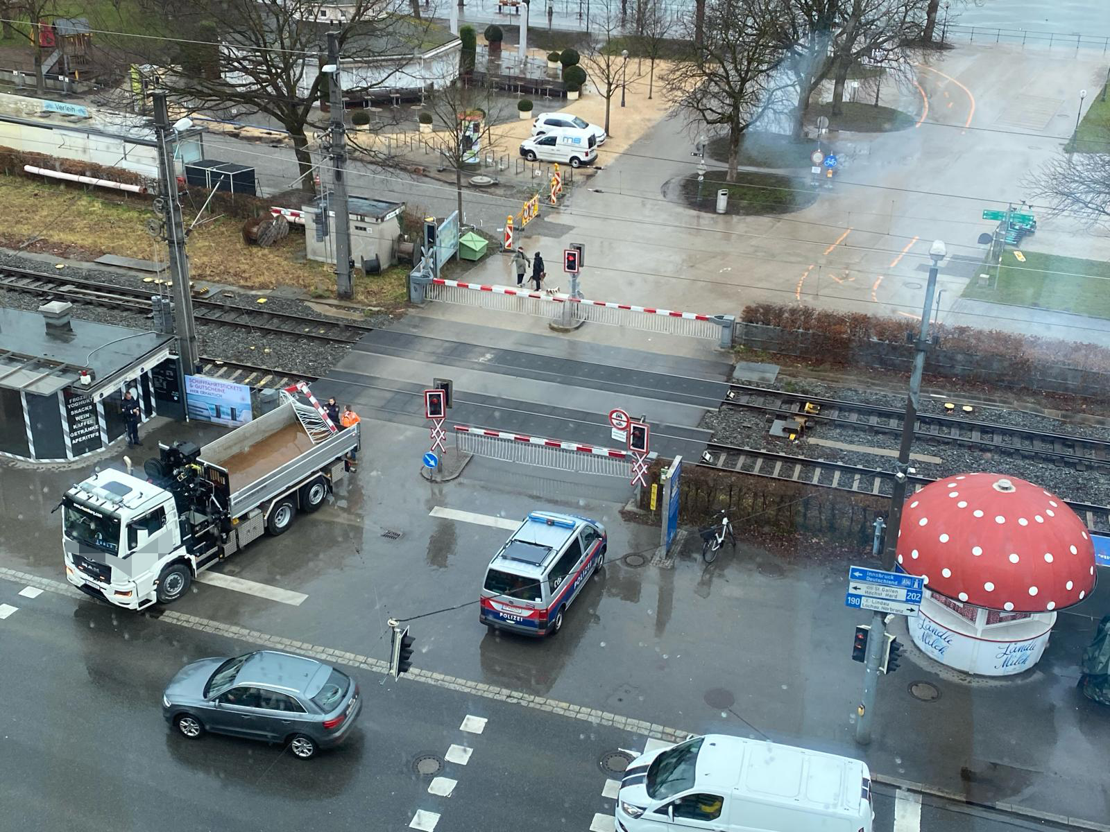 Bahnschranke in Bregenz fiel Lkw zum Opfer