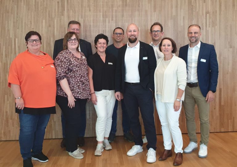 Deborah Blümel (vorne r.) mit dem neuen Vorstand nach der Wahl im Oktober. 