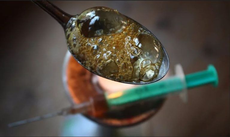 Die Droge brachte schon vielen Junkies den Tod: Die Wirkung von Carfentanyl ist 5000 Mal stärker als Heroin. <span class="copyright">symbol/dpa</span>