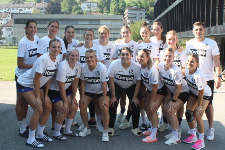Feldkirchs Handballdamen gewinnen das Heimspiel gegen Korneuburg knapp. - © VN-TK