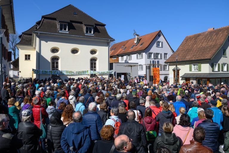 Auch in Hohenems gingen die Demonstranten auf die Straße.<span class="copyright"> VN/Lerch</span>