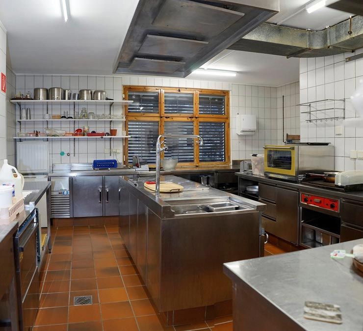Die Gastronomieküche gibt es im Haupthaus ebenfalls.