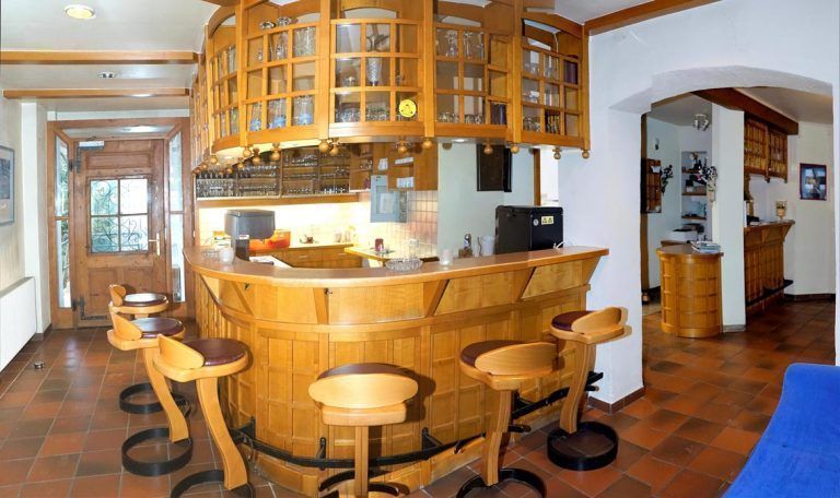 Auch eine Bar gibt es im Haupthaus.