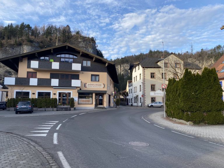 Karl-Heinz Dobler, Bürs, Anrainer der Hauptstraße, Verkehr, Verkehrssicherheit, Geschwindigkeitsreduktion, Gehsteig, Engstelle
