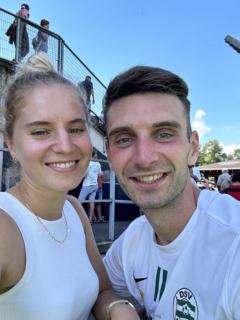 Stefan Umjenovic und Lisa Metzler verbindet nicht nur die Liebe zum Fußball. <span class="copyright">privat</span>
