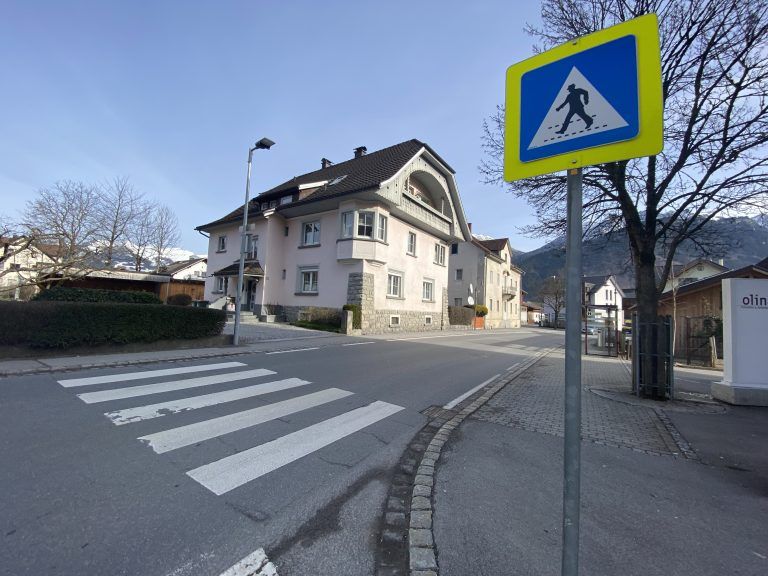 Steffi und Thomas Konzett, mit Tochter Maya. Stiglaweg in Bürs