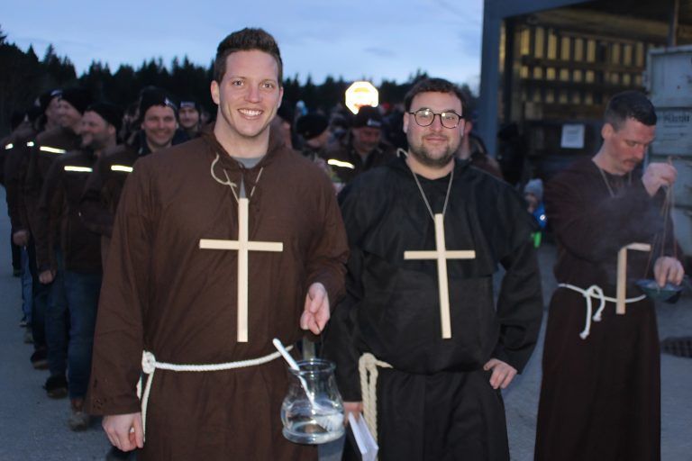 Beerdigung Funkenhexe Kuni in Langen