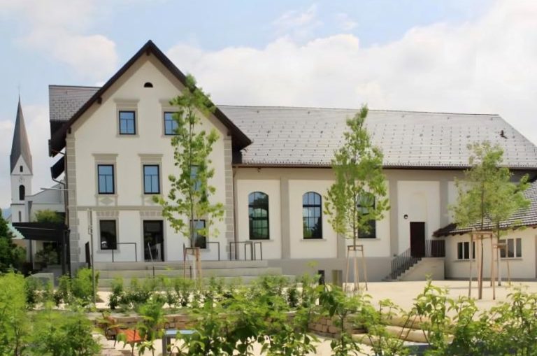 Auch das restaurierte Vereinshaus ist Teil der Zentrumsgestaltung.