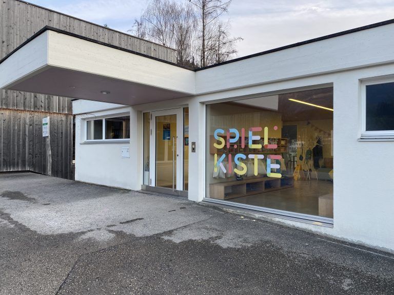 Die Spielkiste ist für 20 Stunden in der Woche Davids Arbeitsplatz. <span class="copyright">VN/JUN</span>