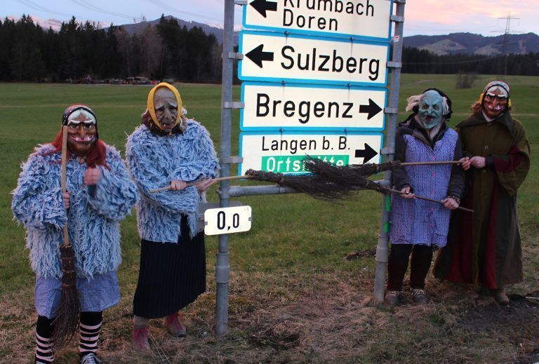 Beerdigung Funkenhexe Kuni in Langen