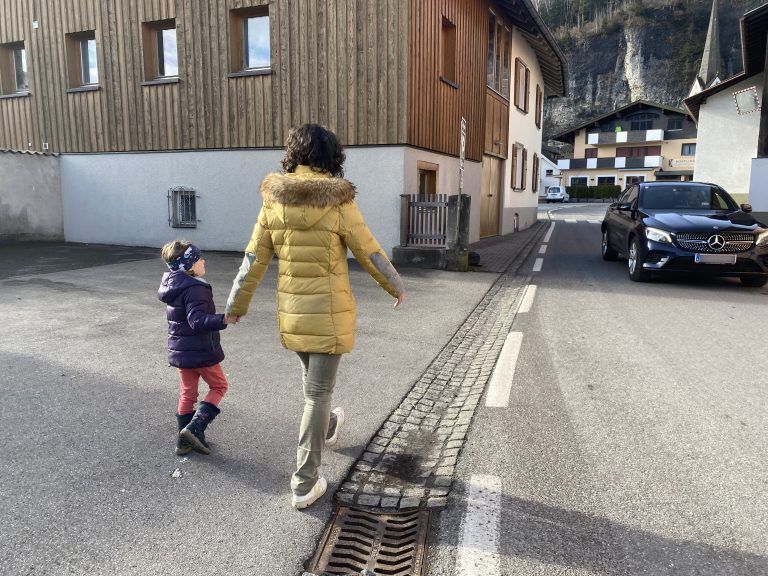 Steffi und Thomas Konzett, mit Tochter Maya. Stiglaweg in Bürs